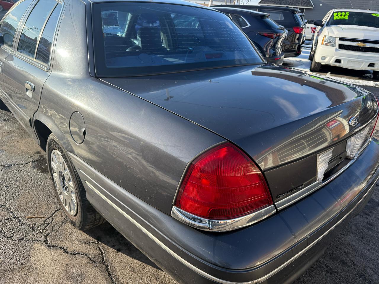 Ford Crown Victoria 4dr Sdn 2005