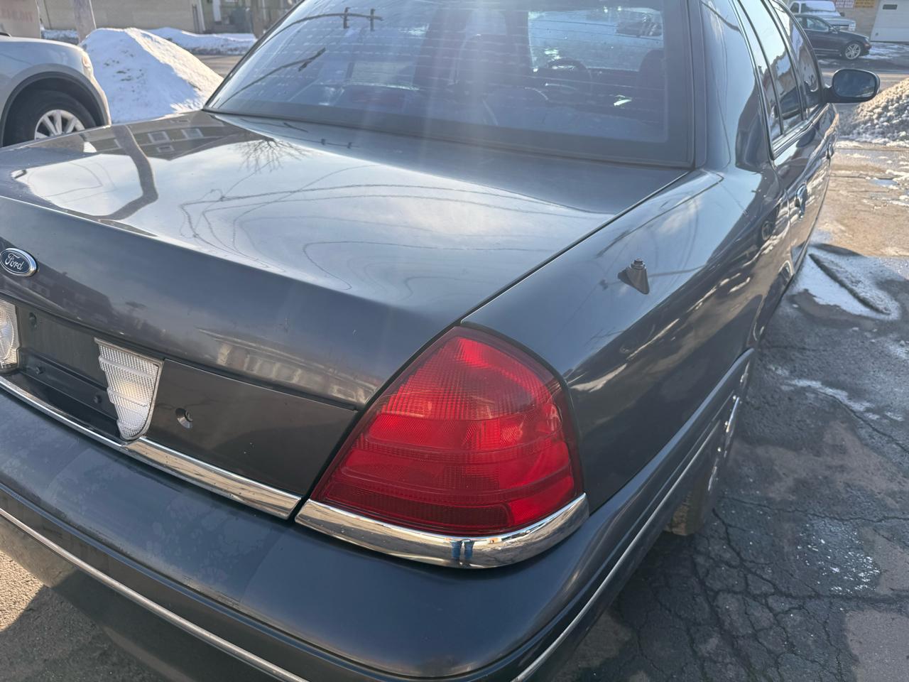 Ford Crown Victoria 4dr Sdn 2005