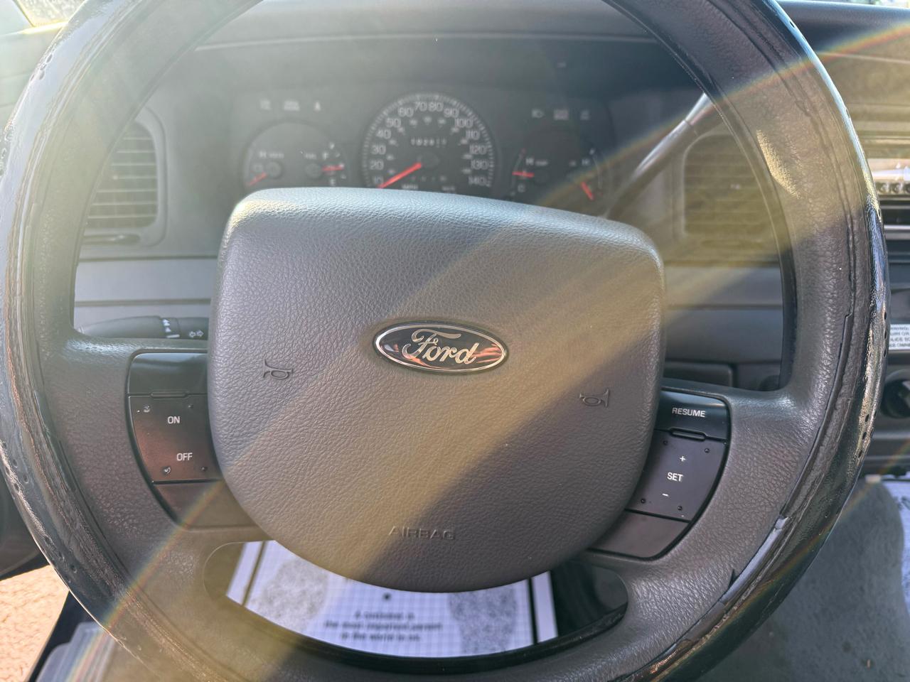 Ford Crown Victoria 4dr Sdn 2005