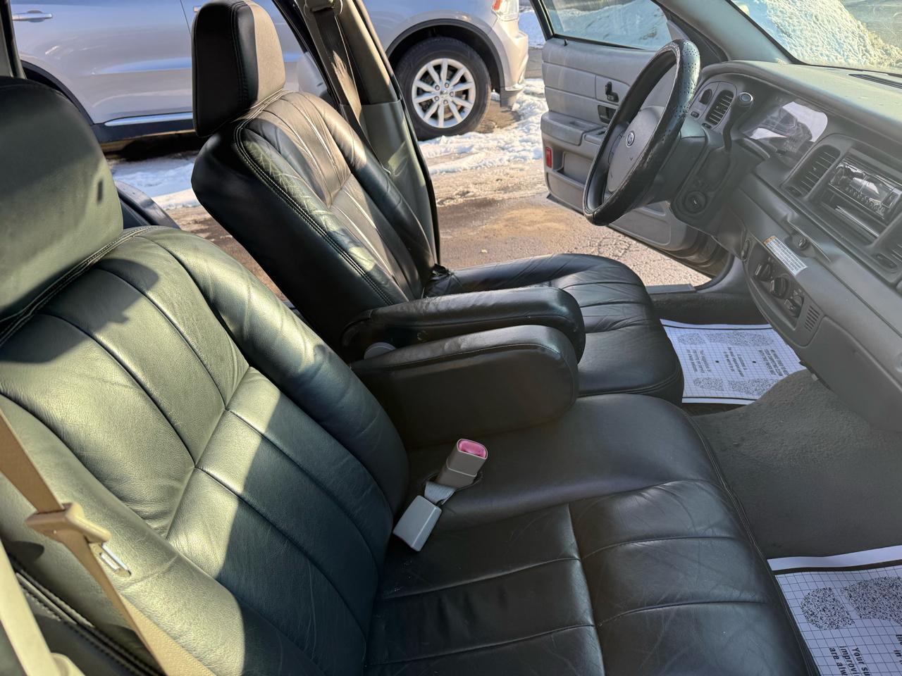 Ford Crown Victoria 4dr Sdn 2005