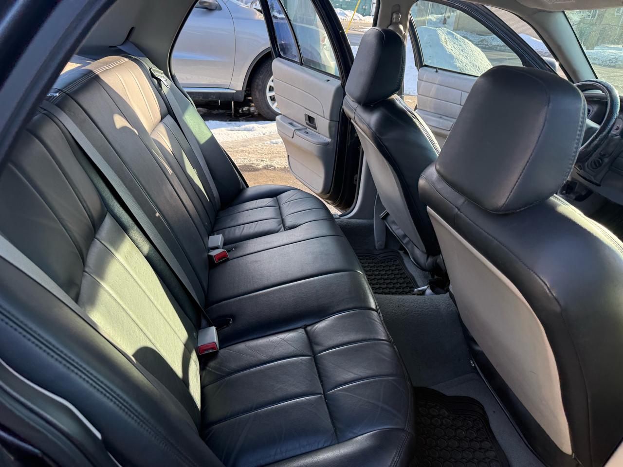 Ford Crown Victoria 4dr Sdn 2005