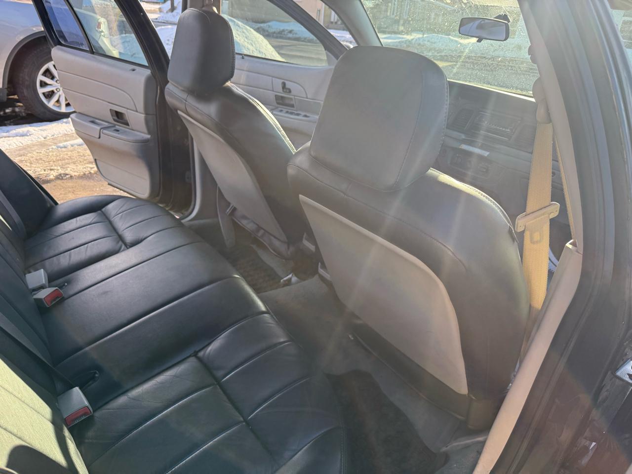 Ford Crown Victoria 4dr Sdn 2005