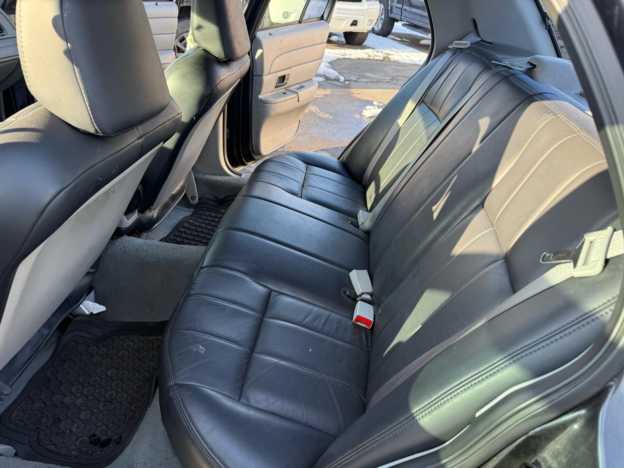 Ford Crown Victoria 4dr Sdn 2005