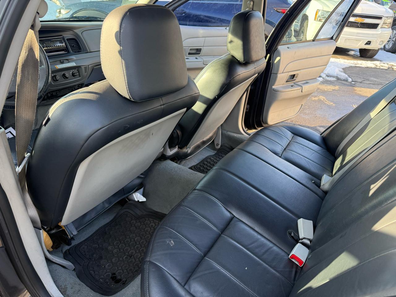 Ford Crown Victoria 4dr Sdn 2005