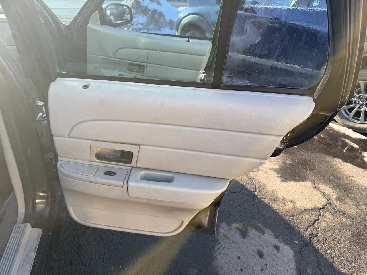 Ford Crown Victoria 4dr Sdn 2005