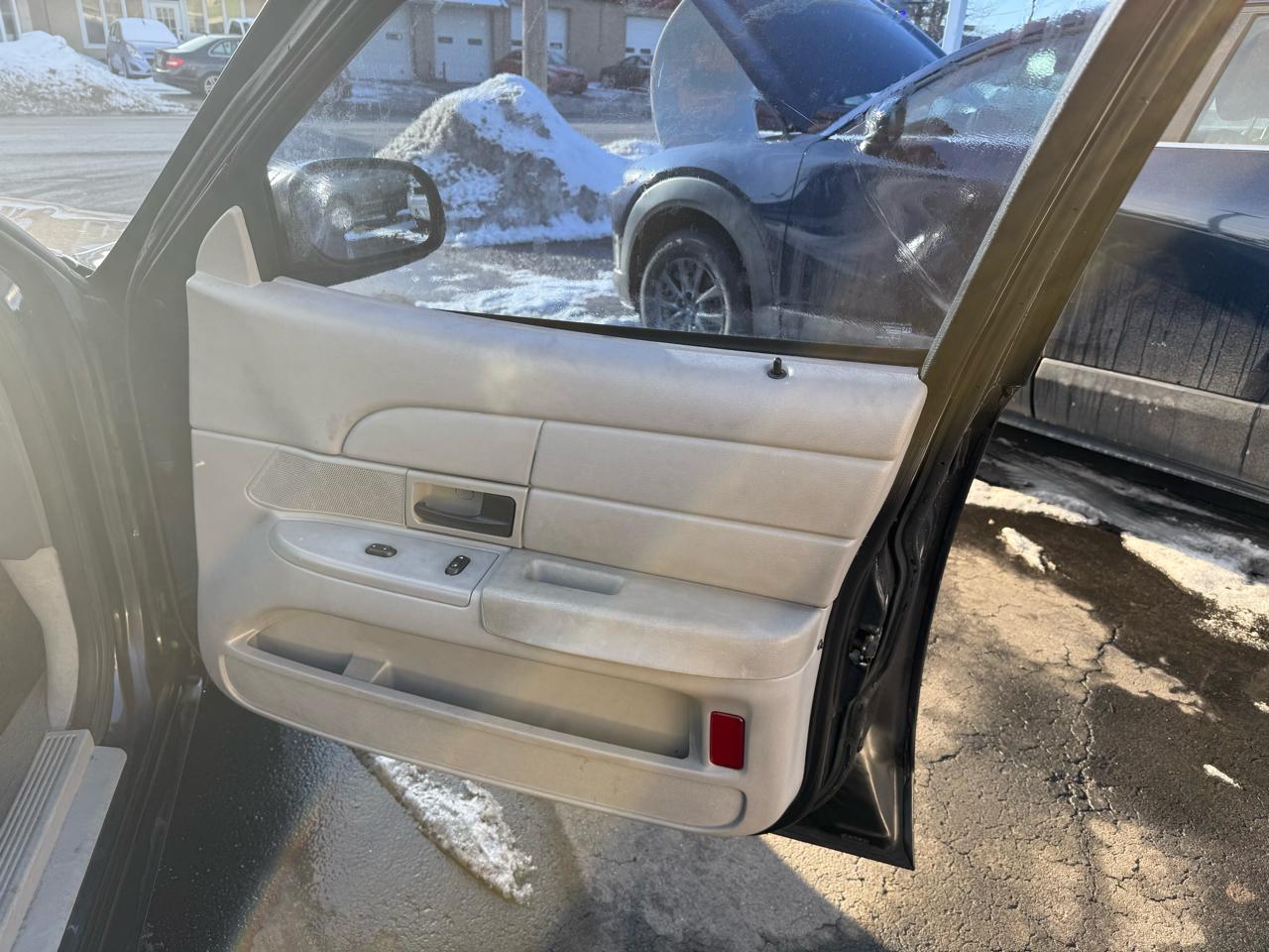 Ford Crown Victoria 4dr Sdn 2005