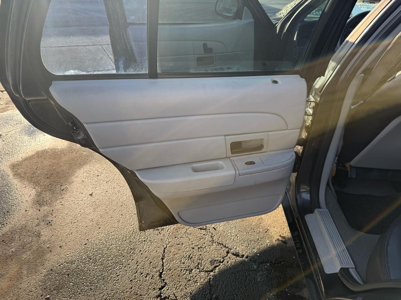 Ford Crown Victoria 4dr Sdn 2005