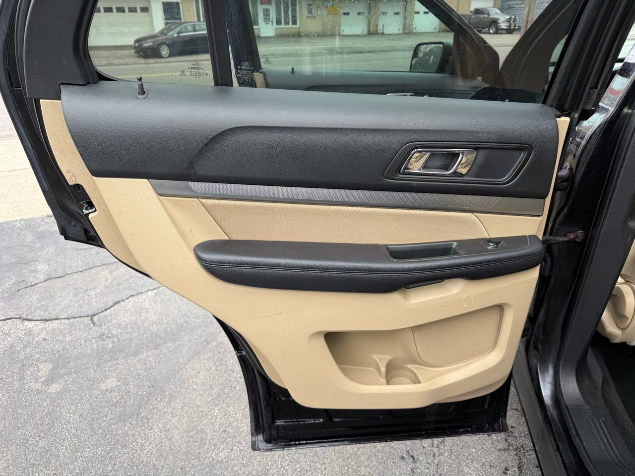 Ford Explorer Base 4WD 2017