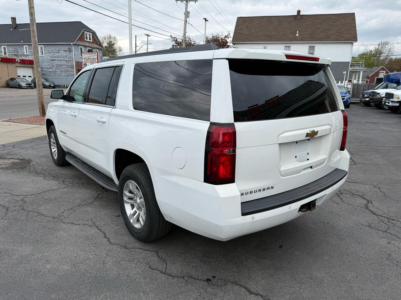 Chevrolet Suburban LS 4WD 2017