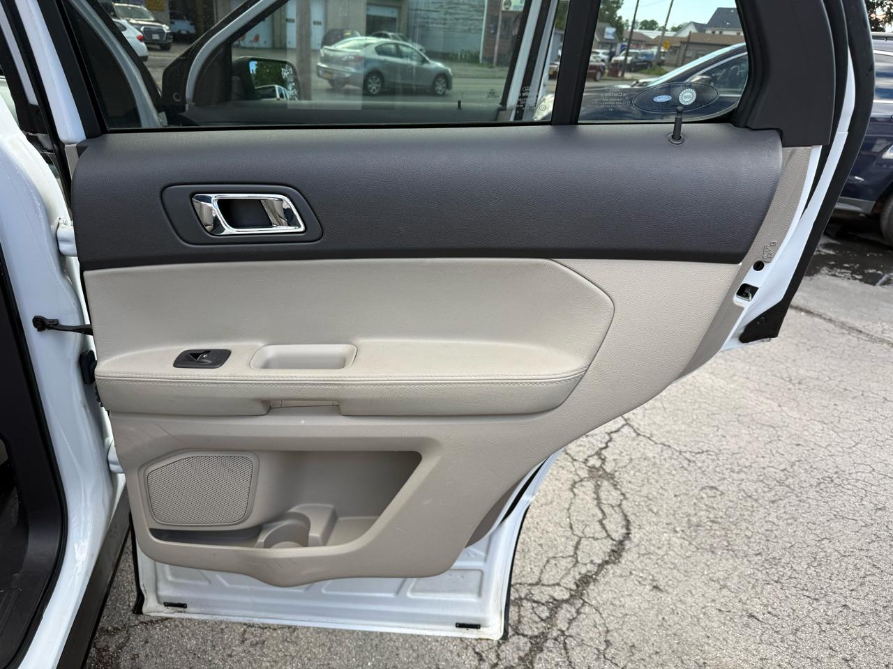Ford Explorer Base 4WD 2015