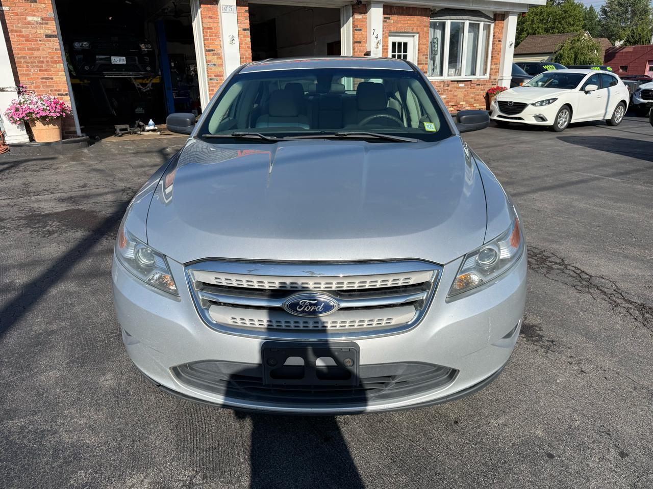 Ford Taurus 4dr Sdn SE FWD 2011