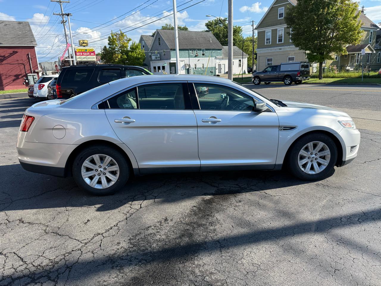 Ford Taurus 4dr Sdn SE FWD 2011