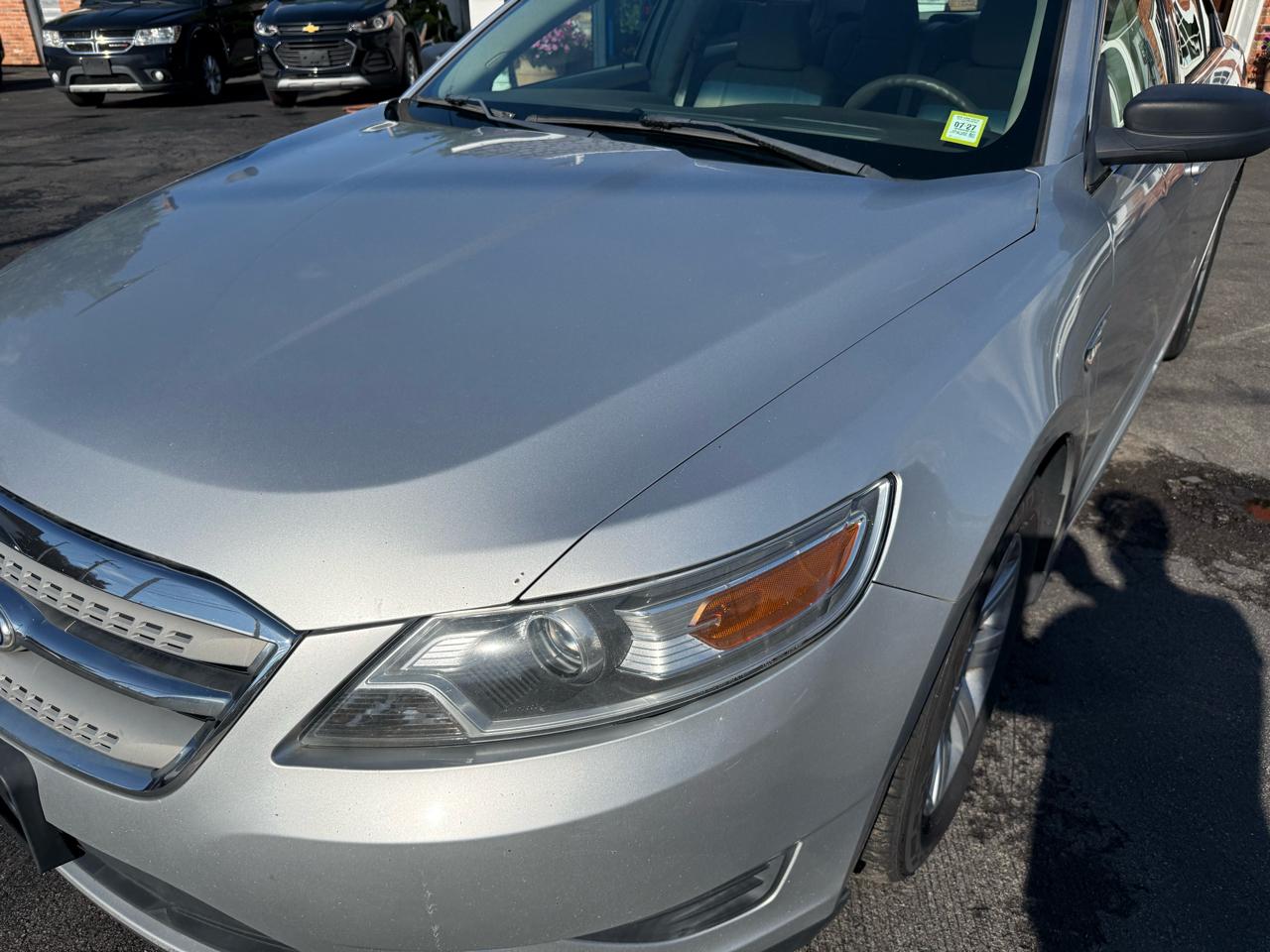 Ford Taurus 4dr Sdn SE FWD 2011