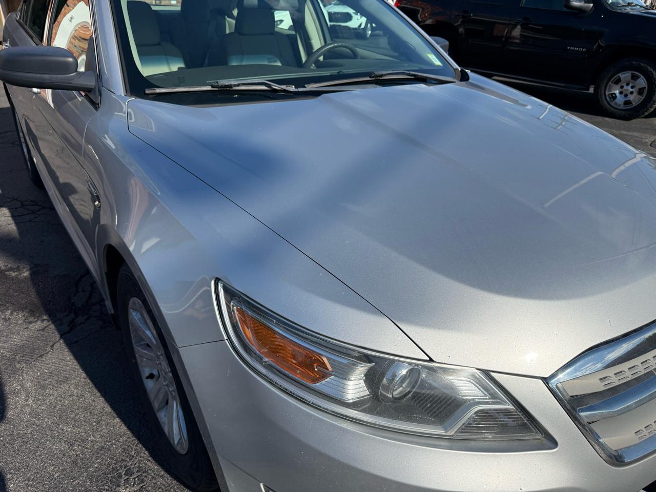 Ford Taurus 4dr Sdn SE FWD 2011