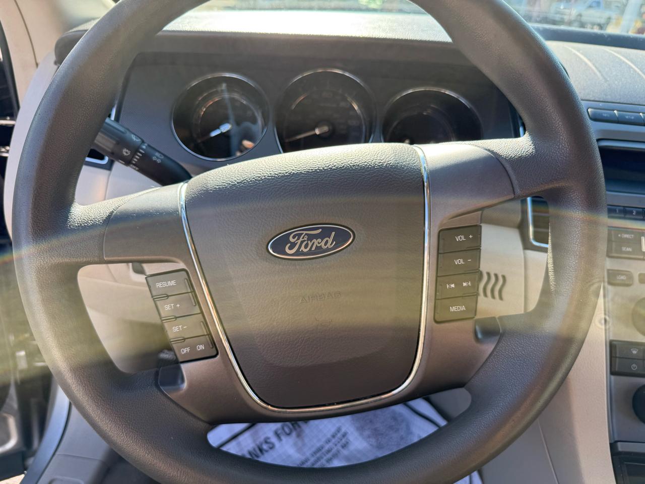 Ford Taurus 4dr Sdn SE FWD 2011