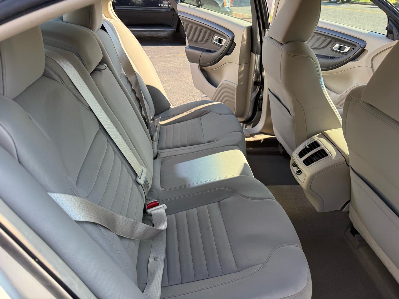 Ford Taurus 4dr Sdn SE FWD 2011