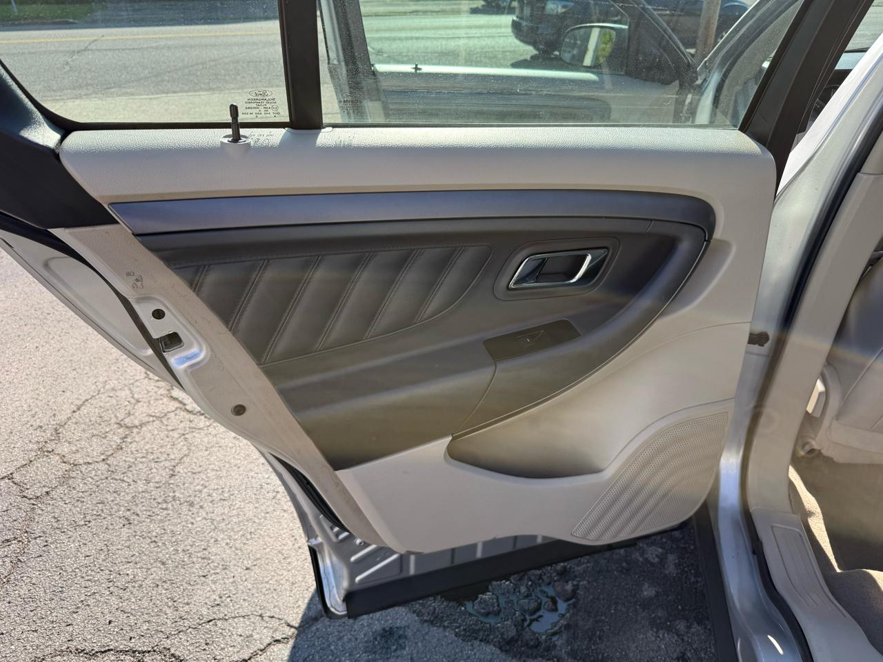 Ford Taurus 4dr Sdn SE FWD 2011