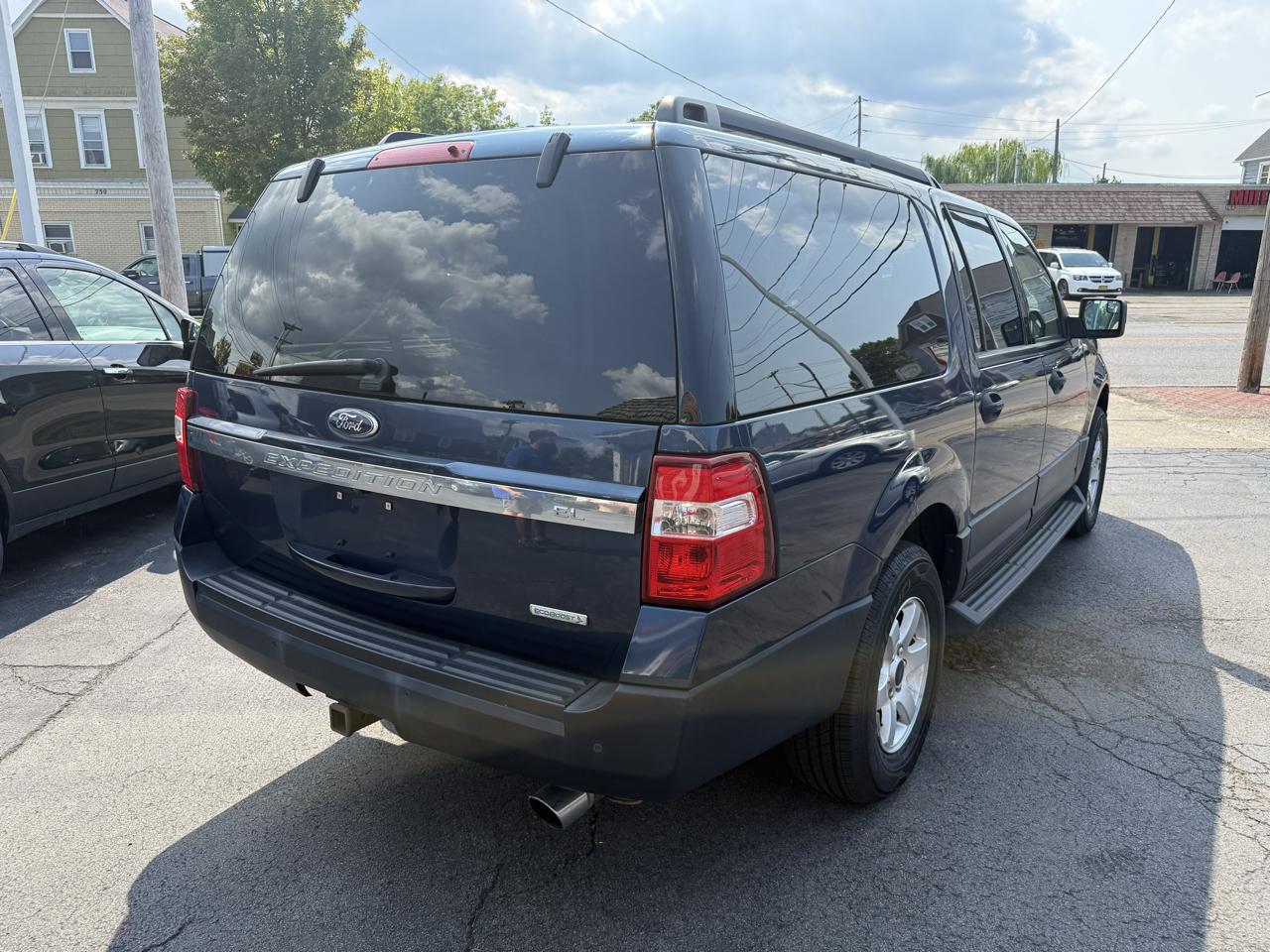 Ford Expedition EL 4WD 4dr XL 2016
