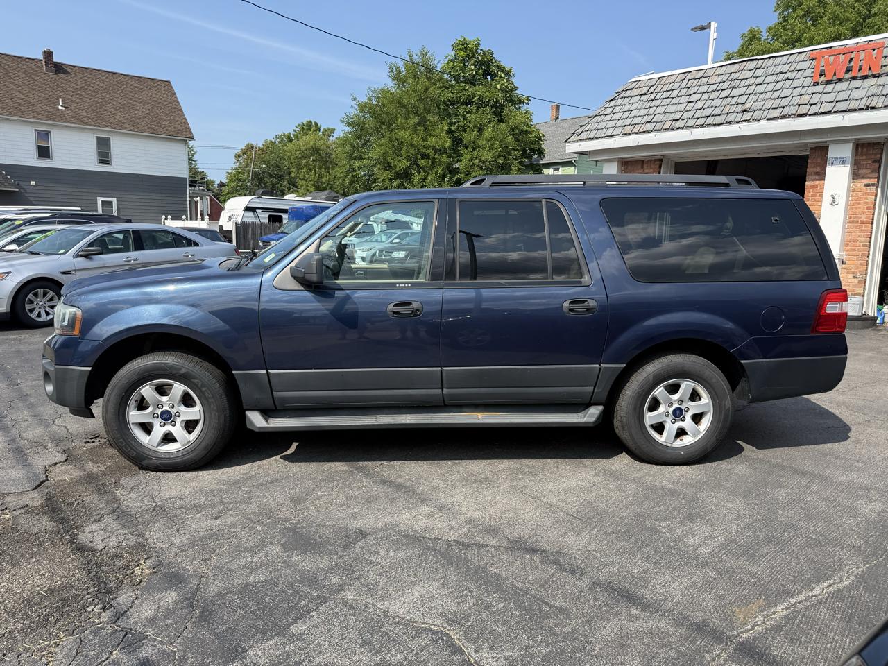 Ford Expedition EL 4WD 4dr XL 2016