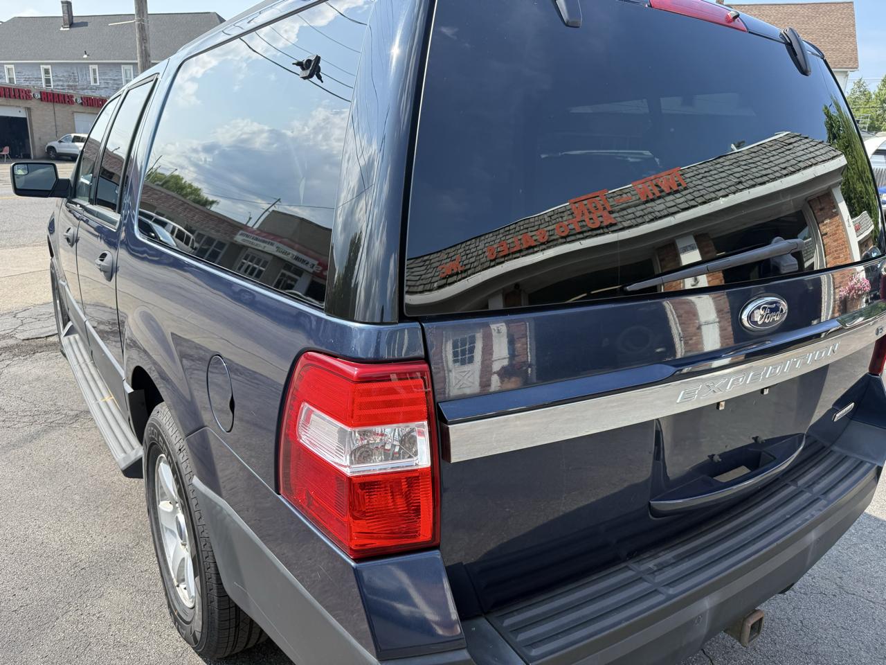 Ford Expedition EL 4WD 4dr XL 2016