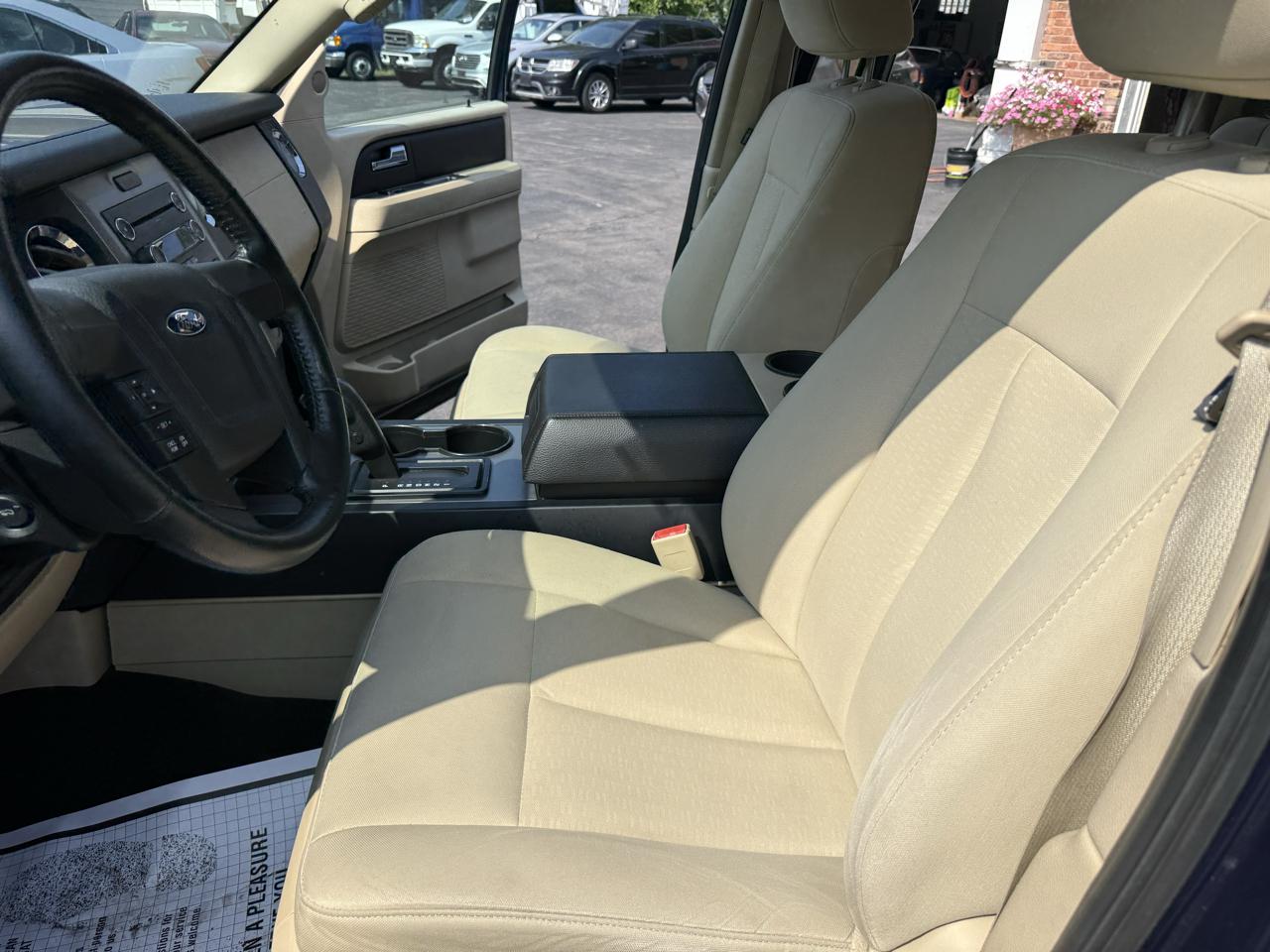Ford Expedition EL 4WD 4dr XL 2016