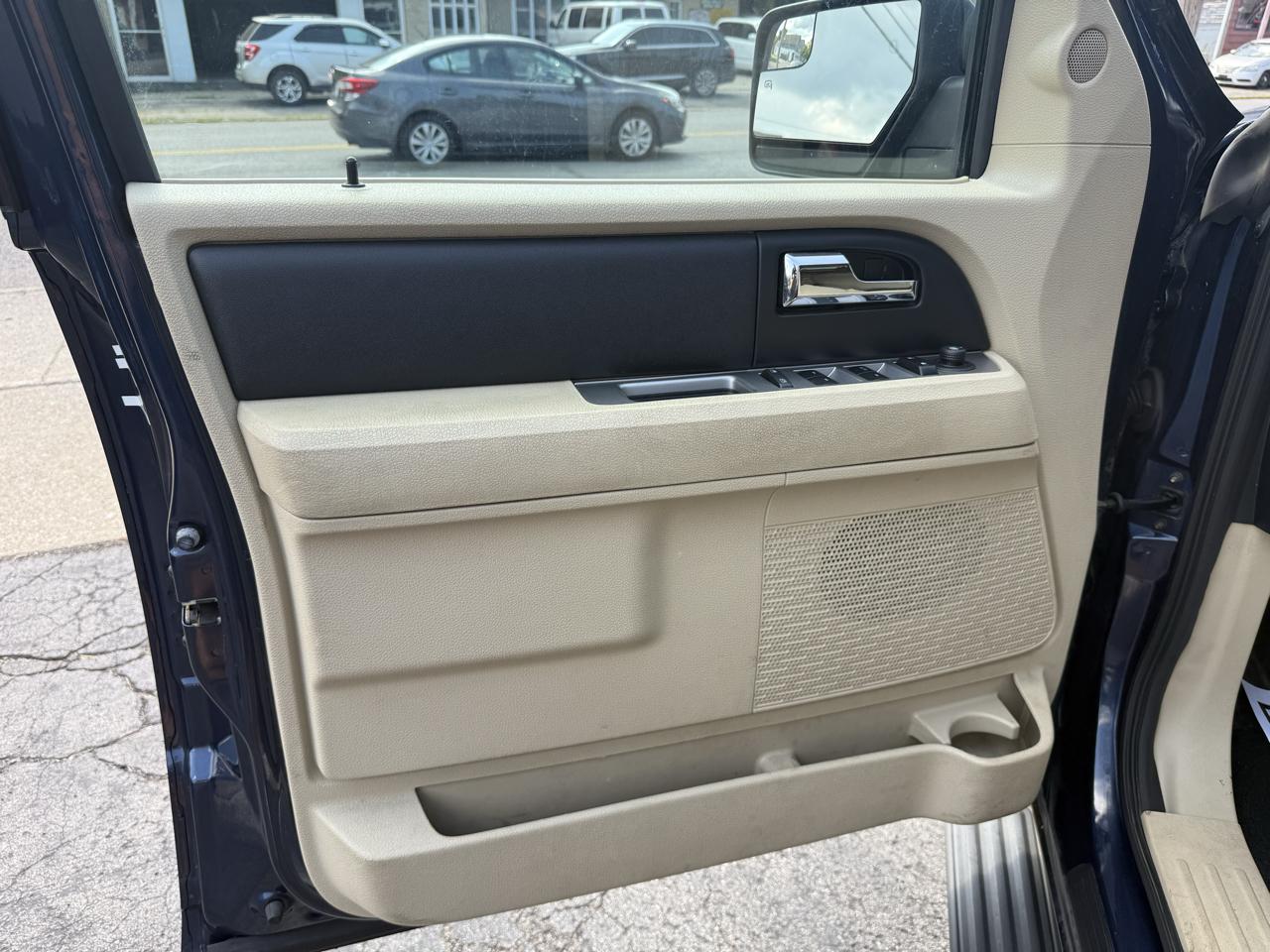 Ford Expedition EL 4WD 4dr XL 2016