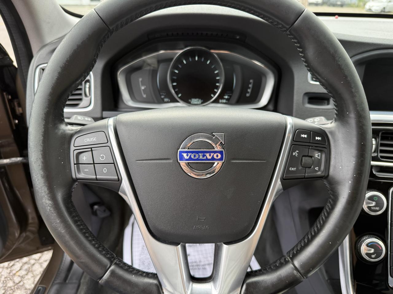 Volvo V60 Cross Country 4dr Wgn T5 AWD 2016
