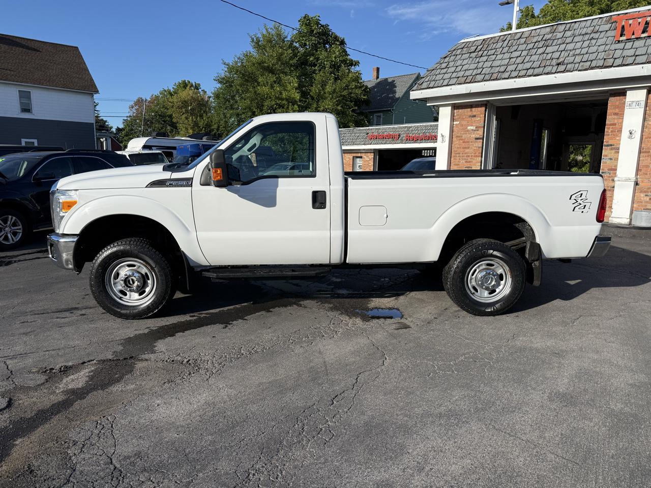 Ford Super Duty F-250 SRW 4WD Reg Cab 137" XLT 2015