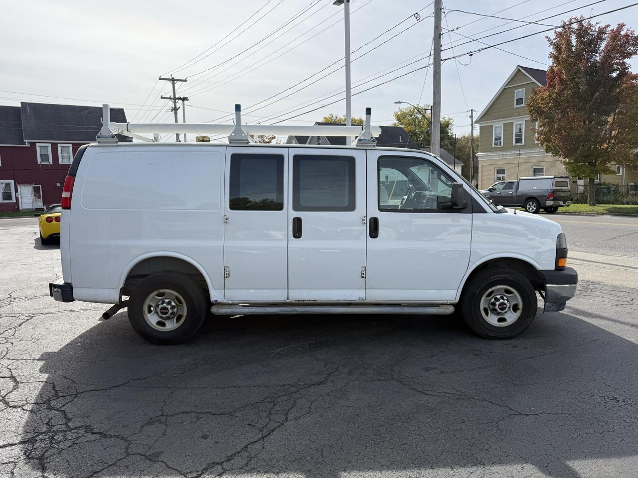 GMC Savana Cargo Van RWD 2500 135" 2016