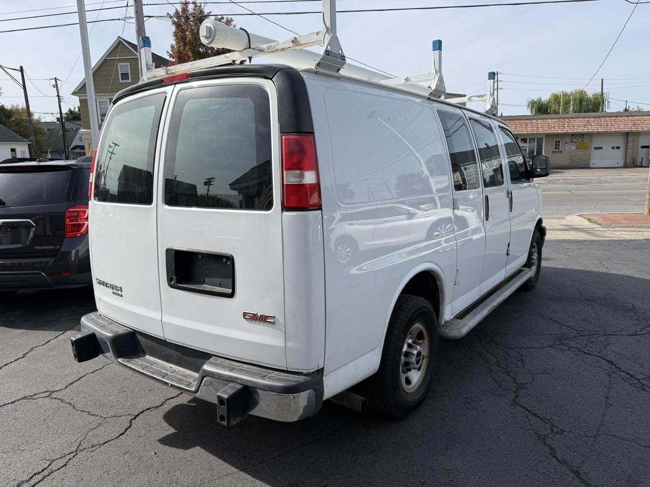 GMC Savana Cargo Van RWD 2500 135" 2016