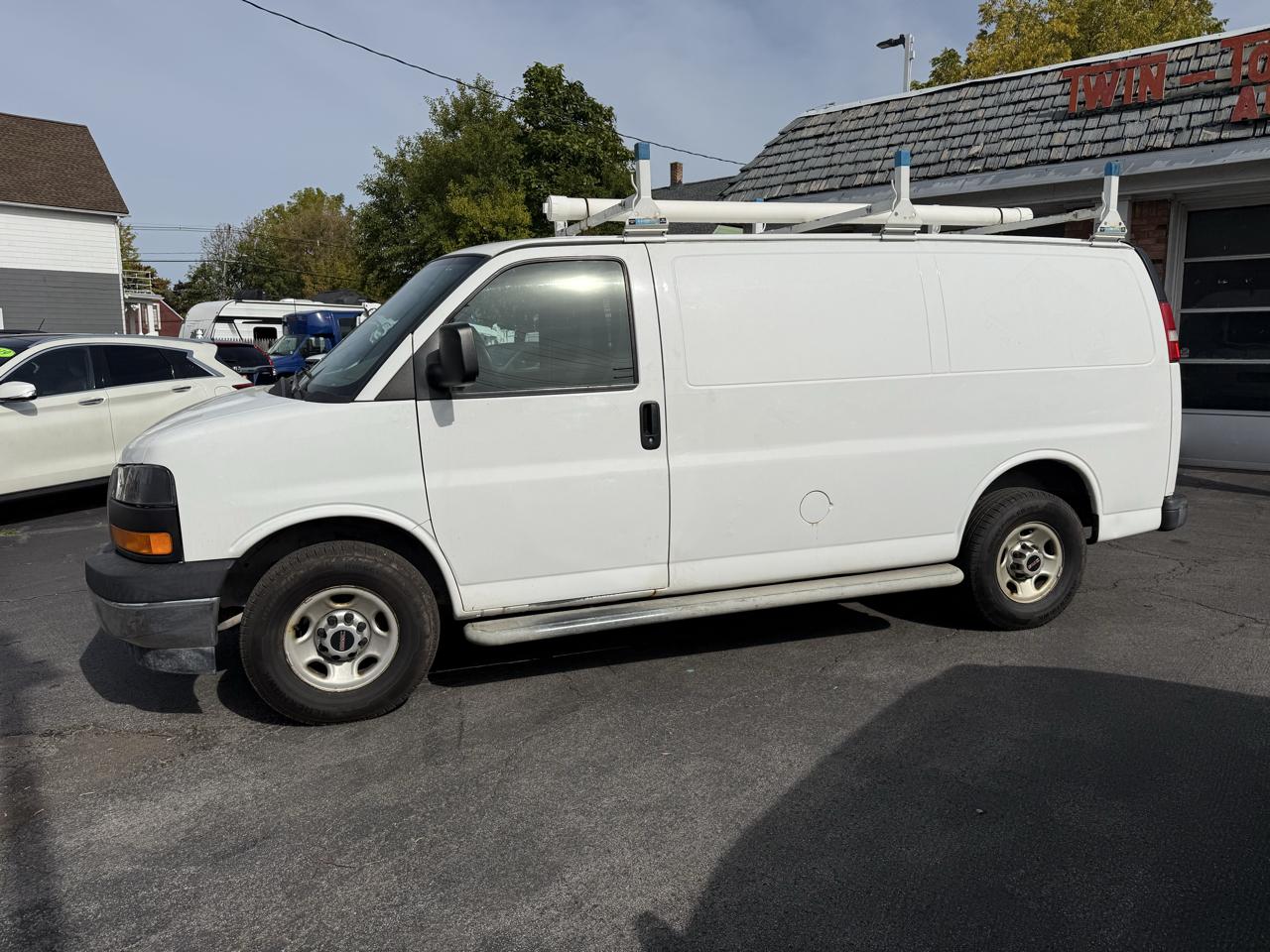 GMC Savana Cargo Van RWD 2500 135" 2016