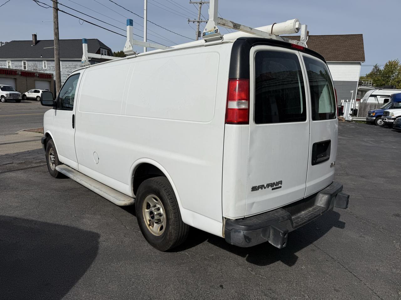 GMC Savana Cargo Van RWD 2500 135" 2016