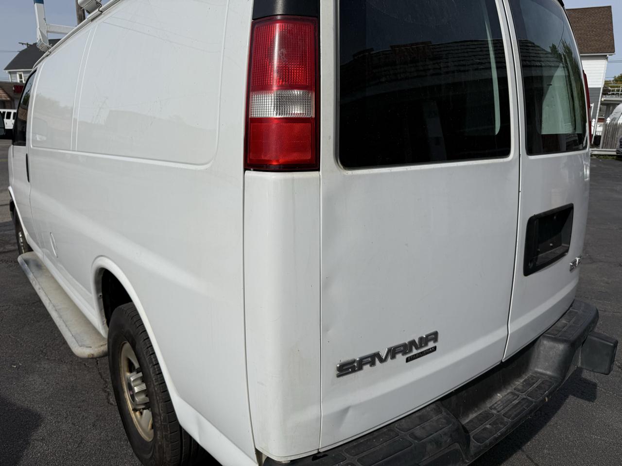 GMC Savana Cargo Van RWD 2500 135" 2016