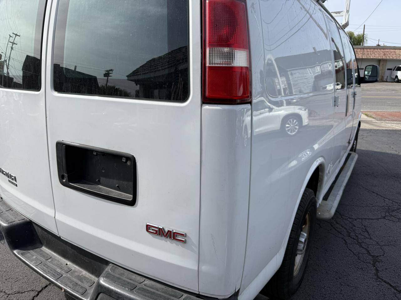 GMC Savana Cargo Van RWD 2500 135" 2016