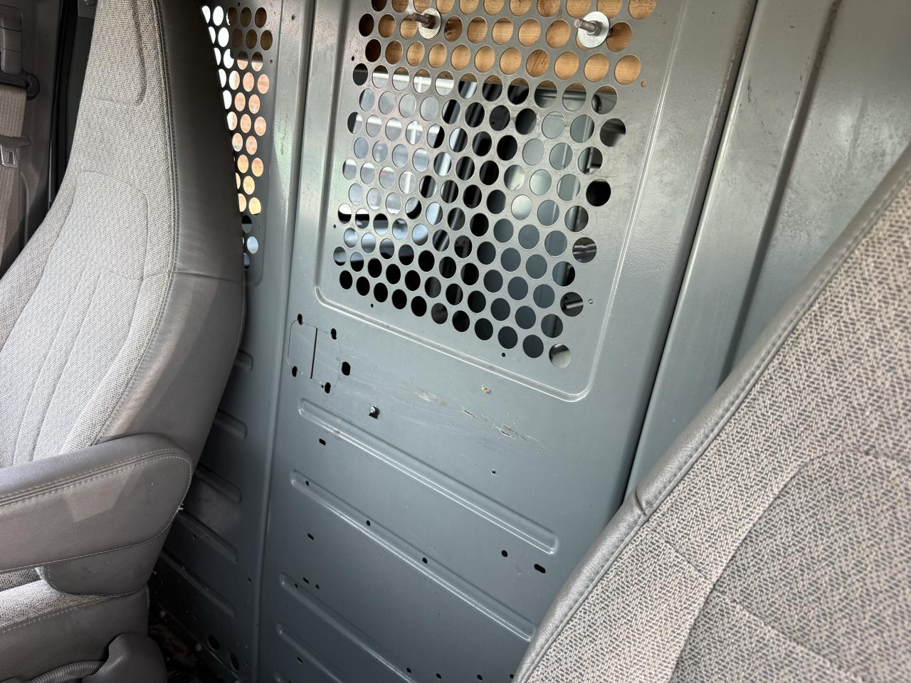 GMC Savana Cargo Van RWD 2500 135" 2016