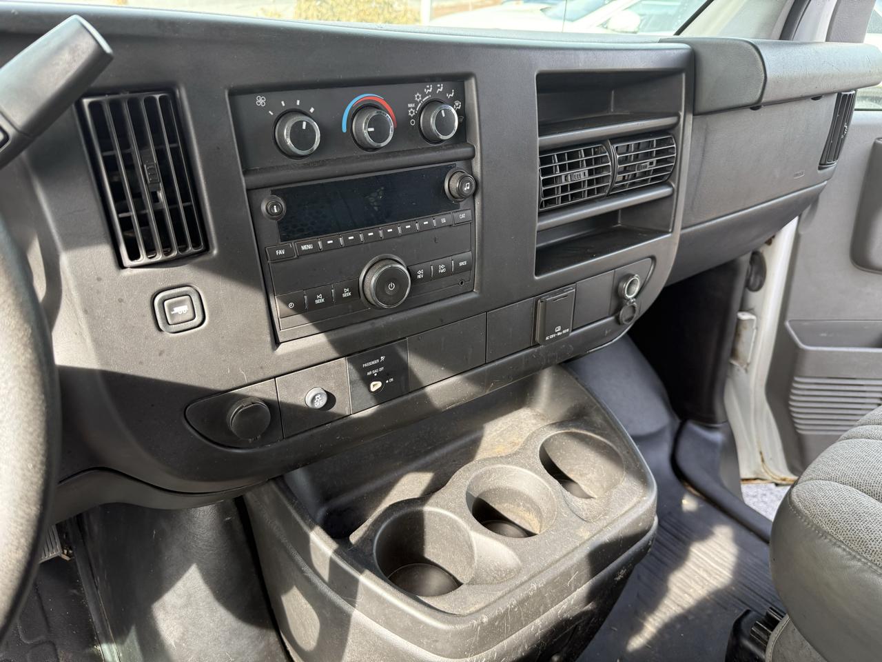 GMC Savana Cargo Van RWD 2500 135" 2016