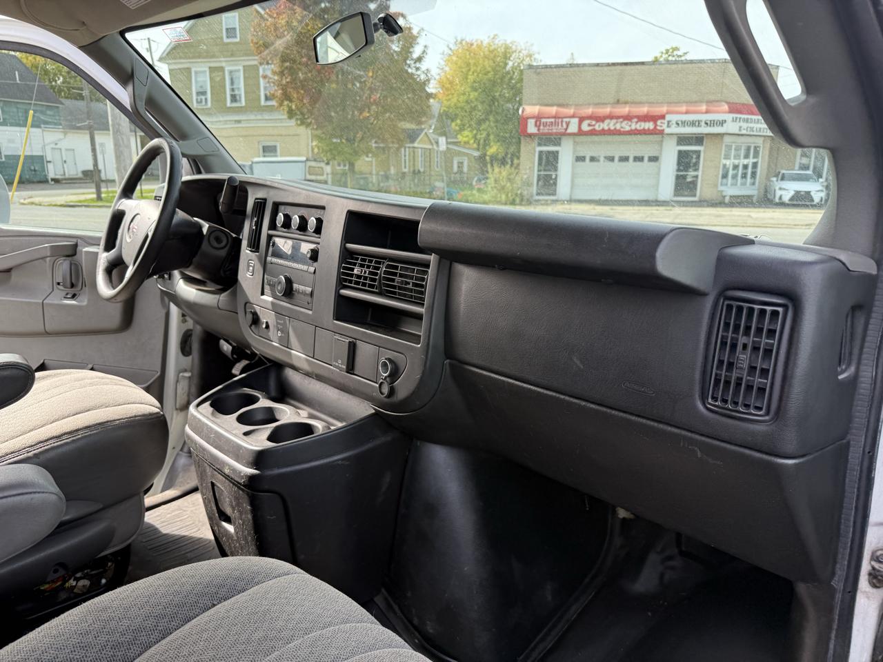 GMC Savana Cargo Van RWD 2500 135" 2016