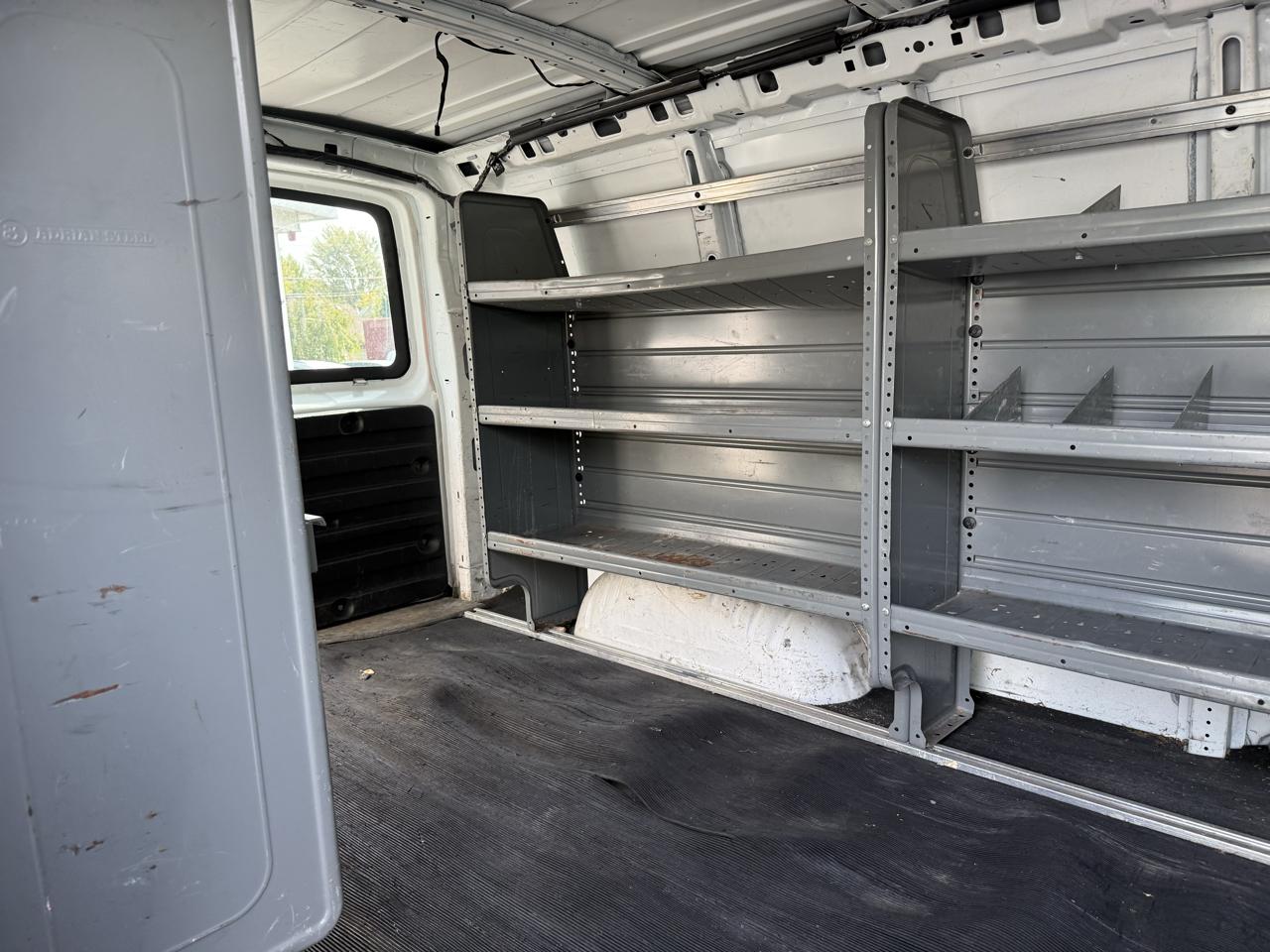 GMC Savana Cargo Van RWD 2500 135" 2016