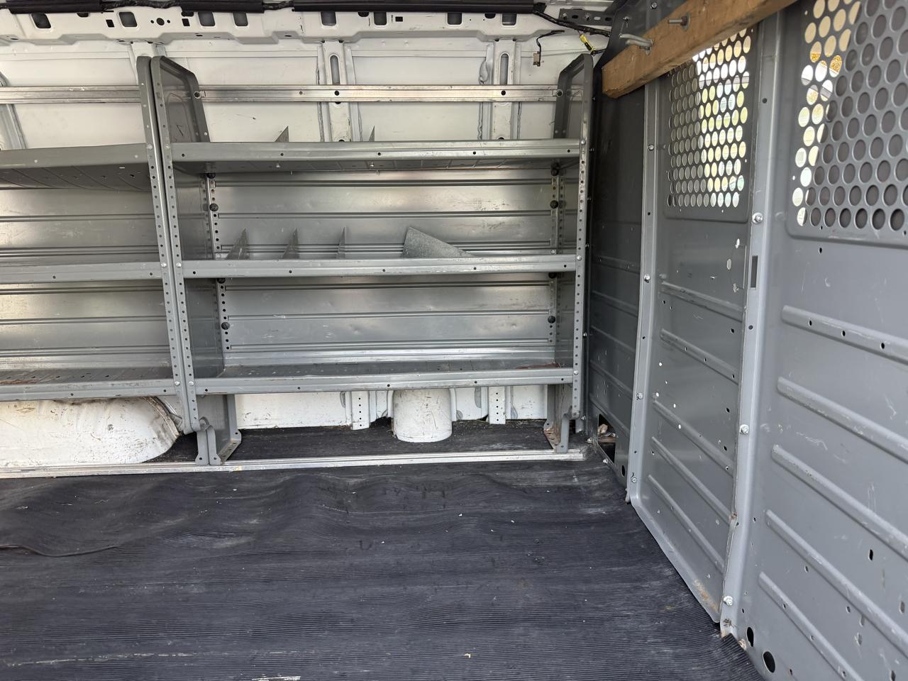 GMC Savana Cargo Van RWD 2500 135" 2016