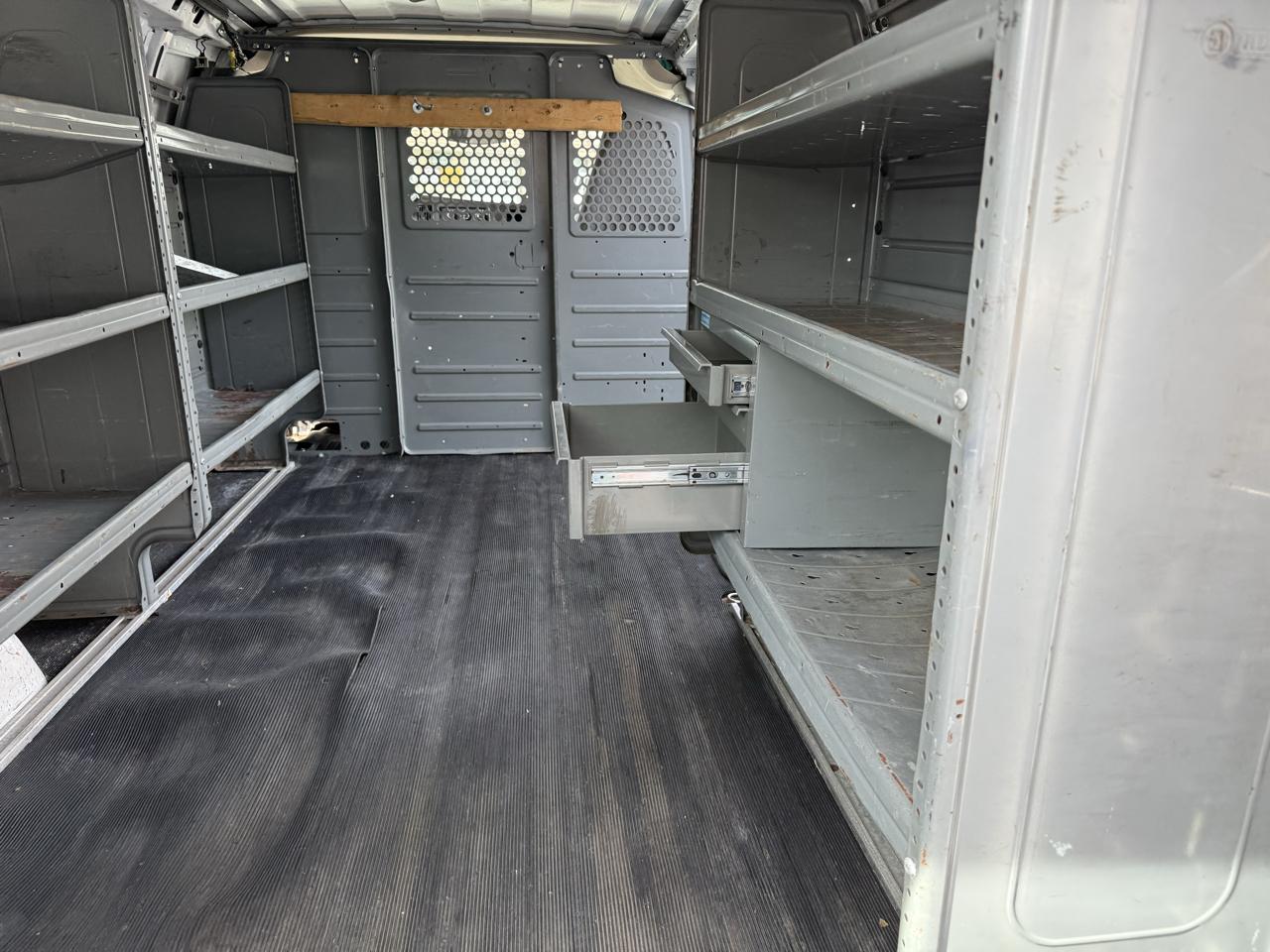 GMC Savana Cargo Van RWD 2500 135" 2016