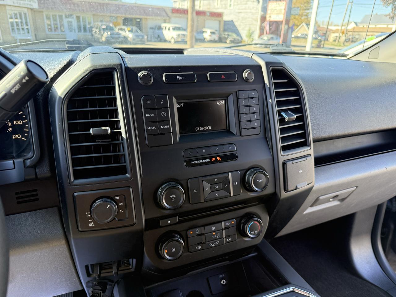 Ford F-150 4WD SuperCrew 145" XL 2016