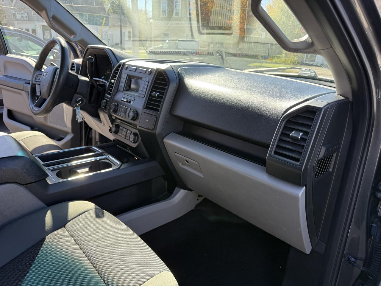 Ford F-150 4WD SuperCrew 145" XL 2016