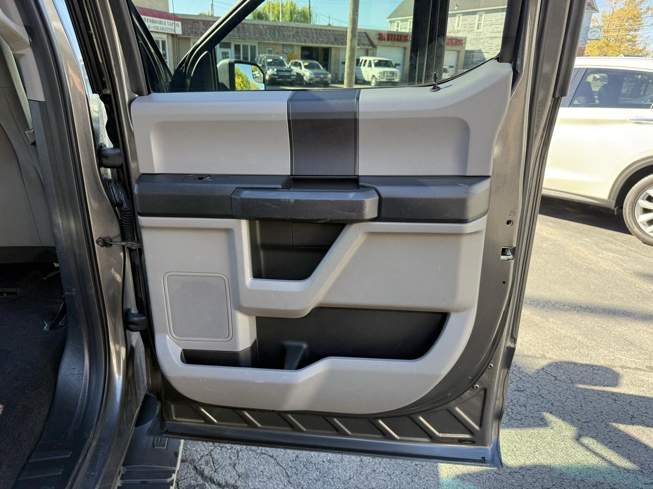 Ford F-150 4WD SuperCrew 145" XL 2016
