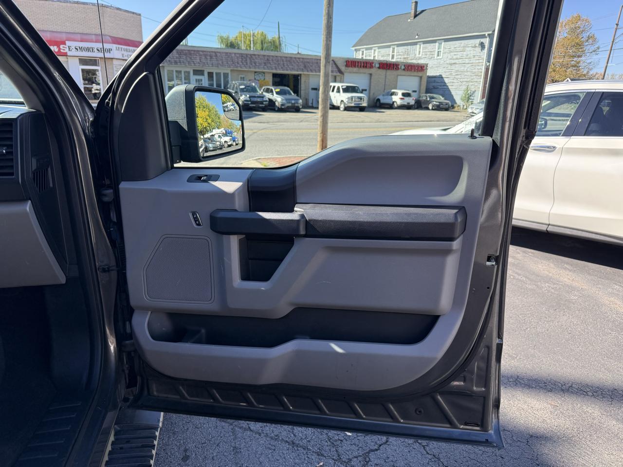 Ford F-150 4WD SuperCrew 145" XL 2016