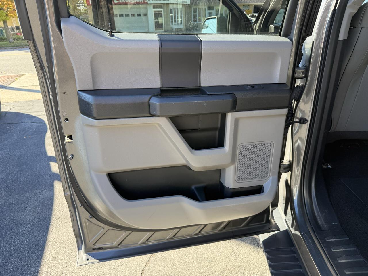 Ford F-150 4WD SuperCrew 145" XL 2016