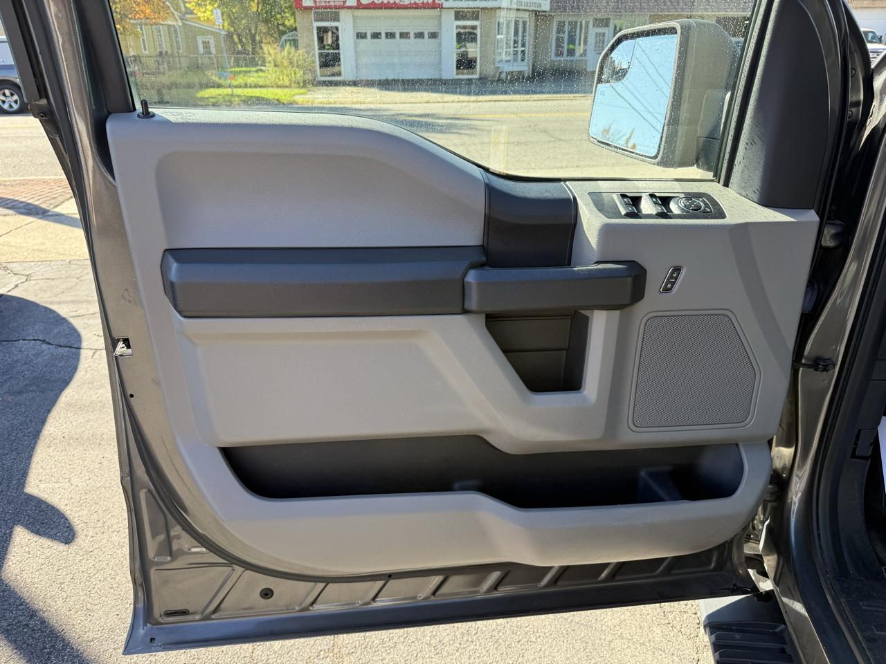 Ford F-150 4WD SuperCrew 145" XL 2016