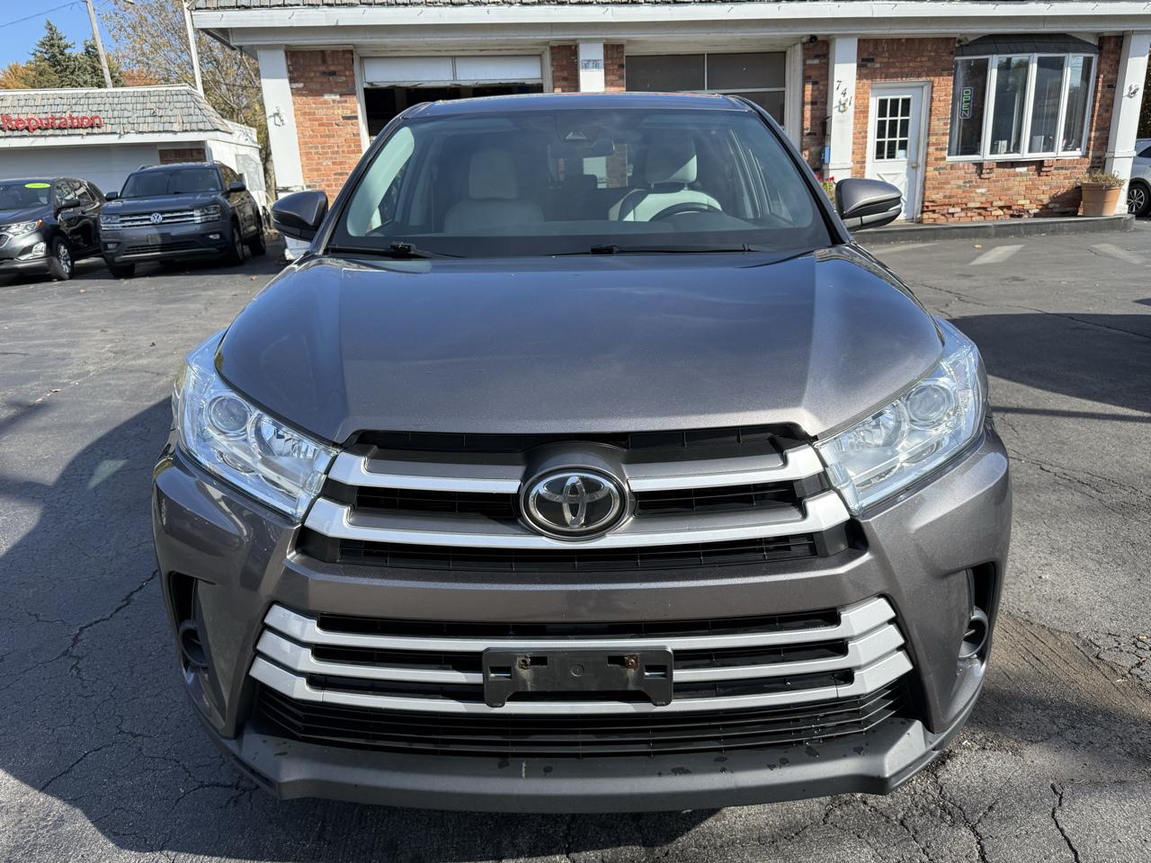 Toyota Highlander LE V6 AWD (Natl) 2019