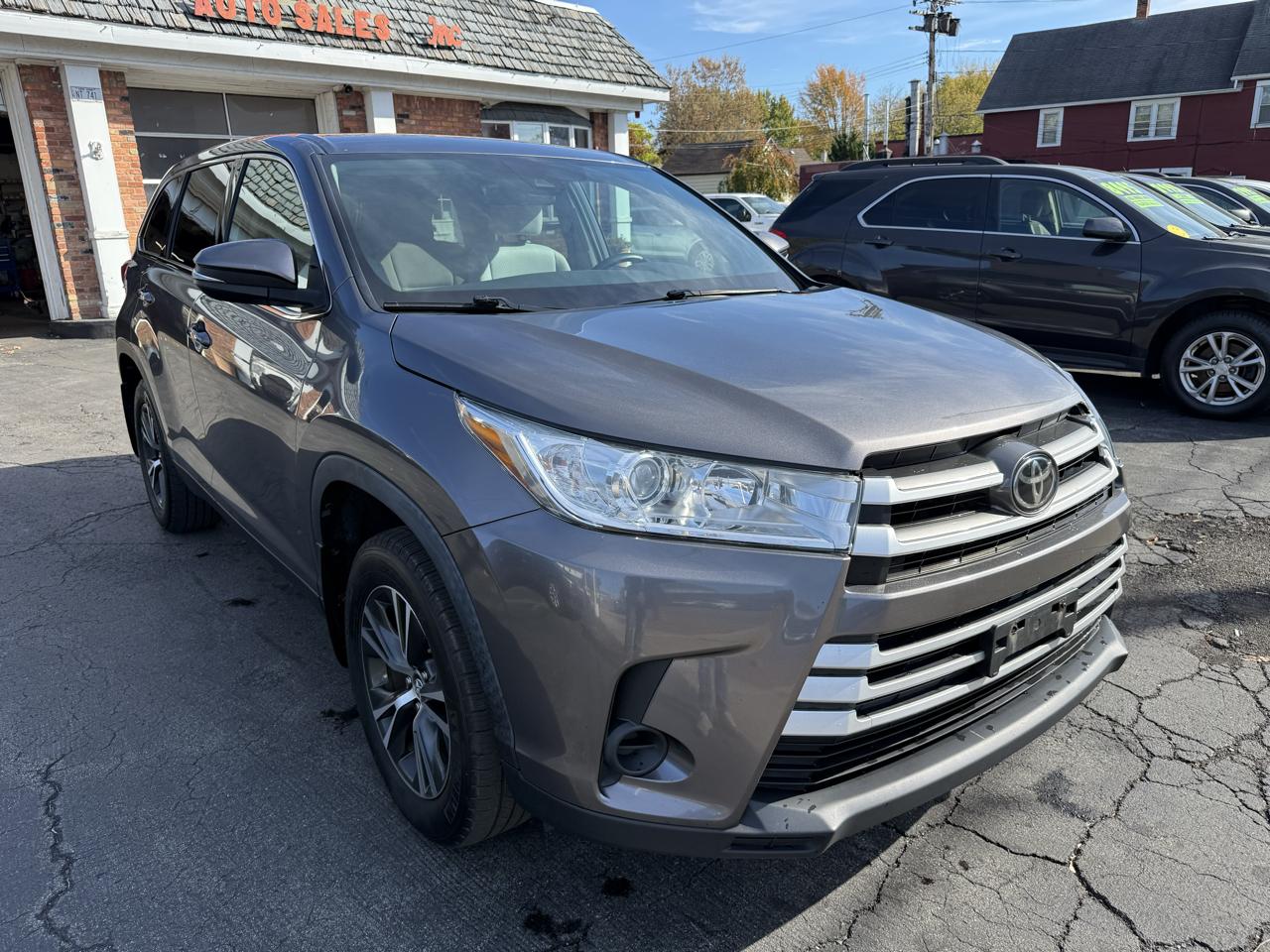 Toyota Highlander LE V6 AWD (Natl) 2019