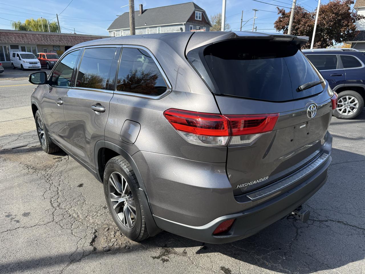 Toyota Highlander LE V6 AWD (Natl) 2019