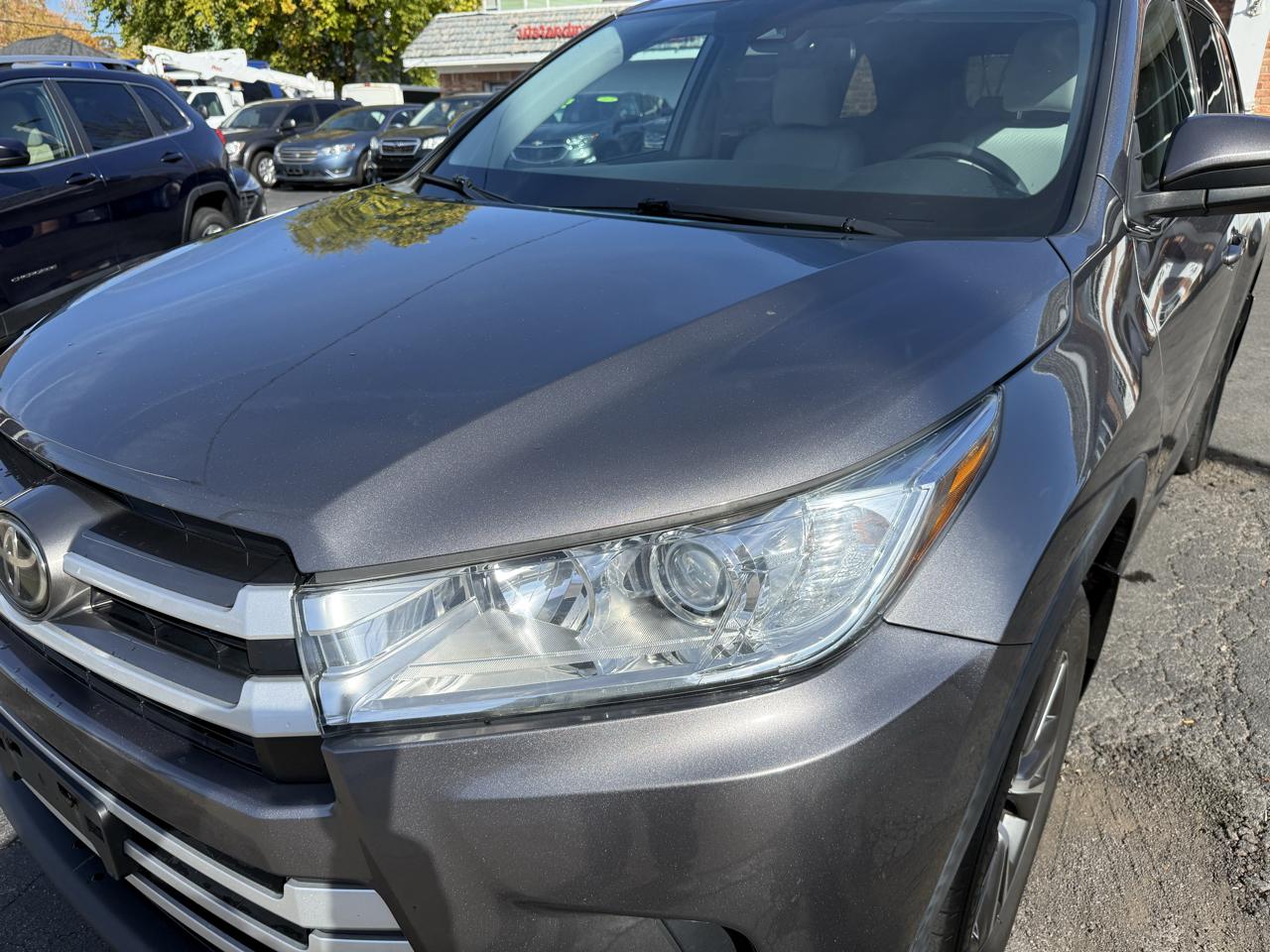 Toyota Highlander LE V6 AWD (Natl) 2019